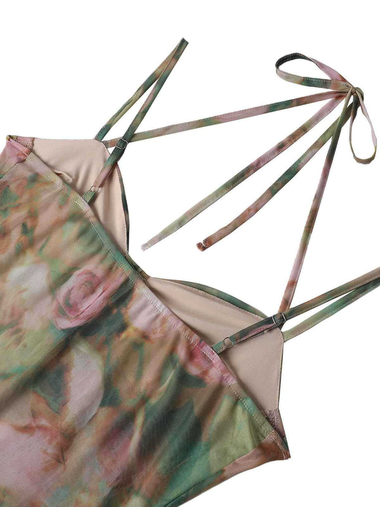 Kleid aus den 1930er Jahren mit Rosenmuster, Fischgrätmuster, Raffungen und Schlitz