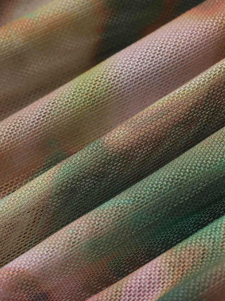 Kleid aus den 1930er Jahren mit Rosenmuster, Fischgrätmuster, Raffungen und Schlitz