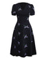 Schwarz 1940er Lila Blumen Stickerei V-Ausschnitt Kleid