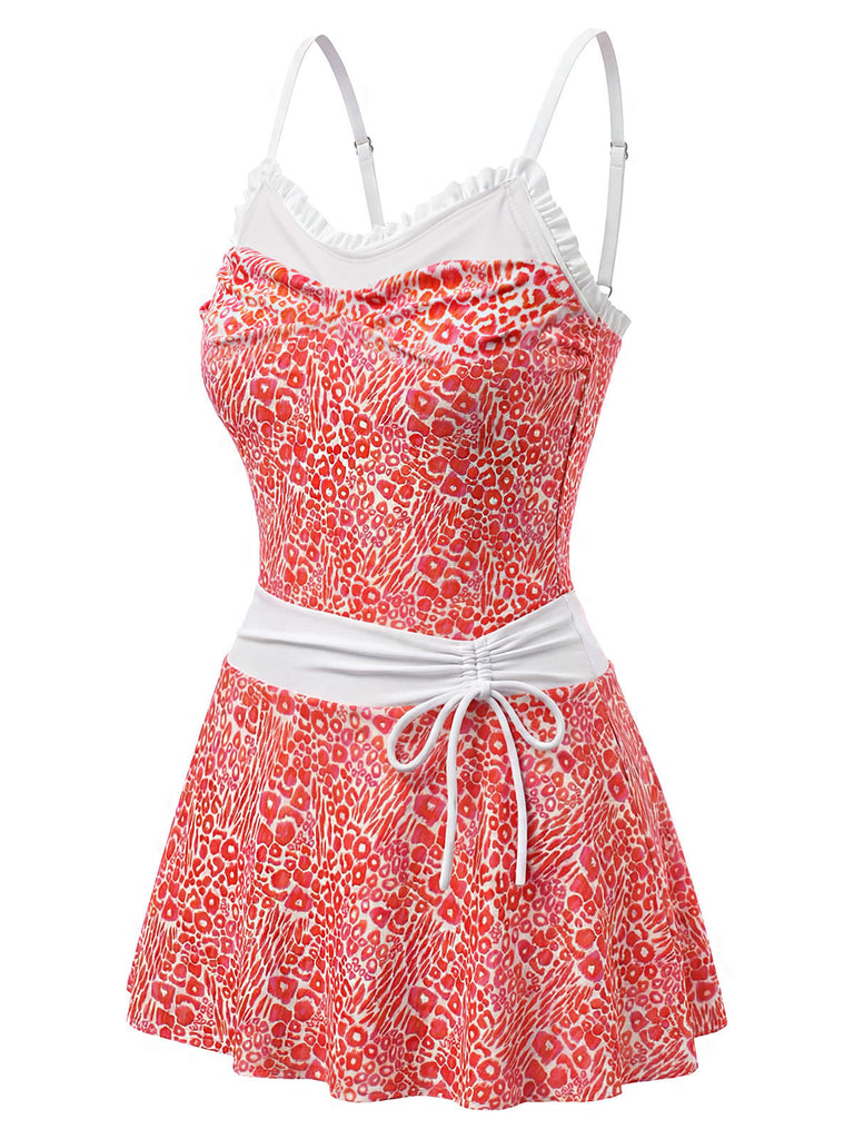 2-teiliges Set: Roter, neonfarbener Leoparden-Badeanzug mit Rüschen im Stil der 1950er Jahre und passendes Strandkleid (Seitenansicht)