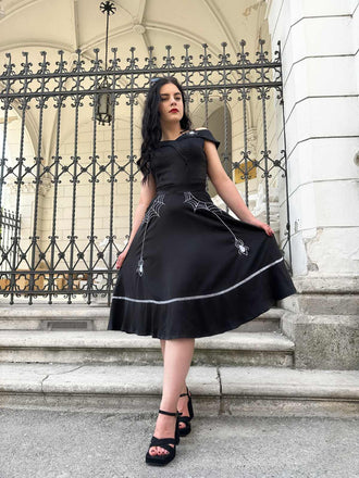 Schwarzes 1950er Halloween schulterfreies Spinnennetzkleid