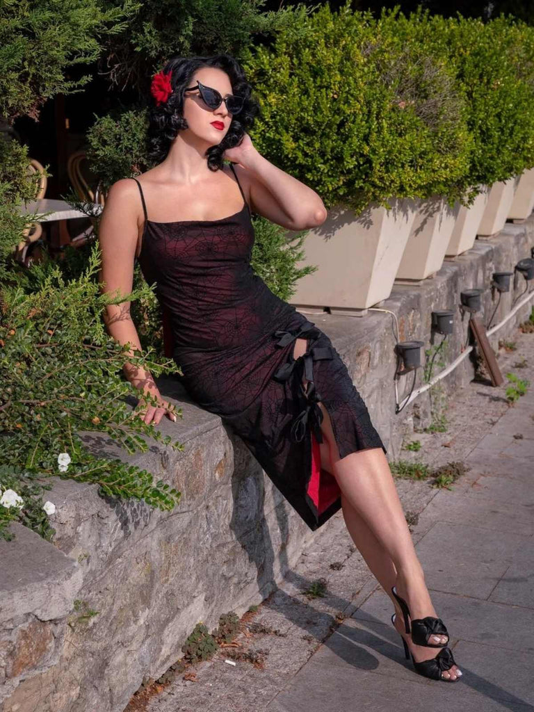 Tiefrotes 1960er Halloween-Spinnennetz-Kleid