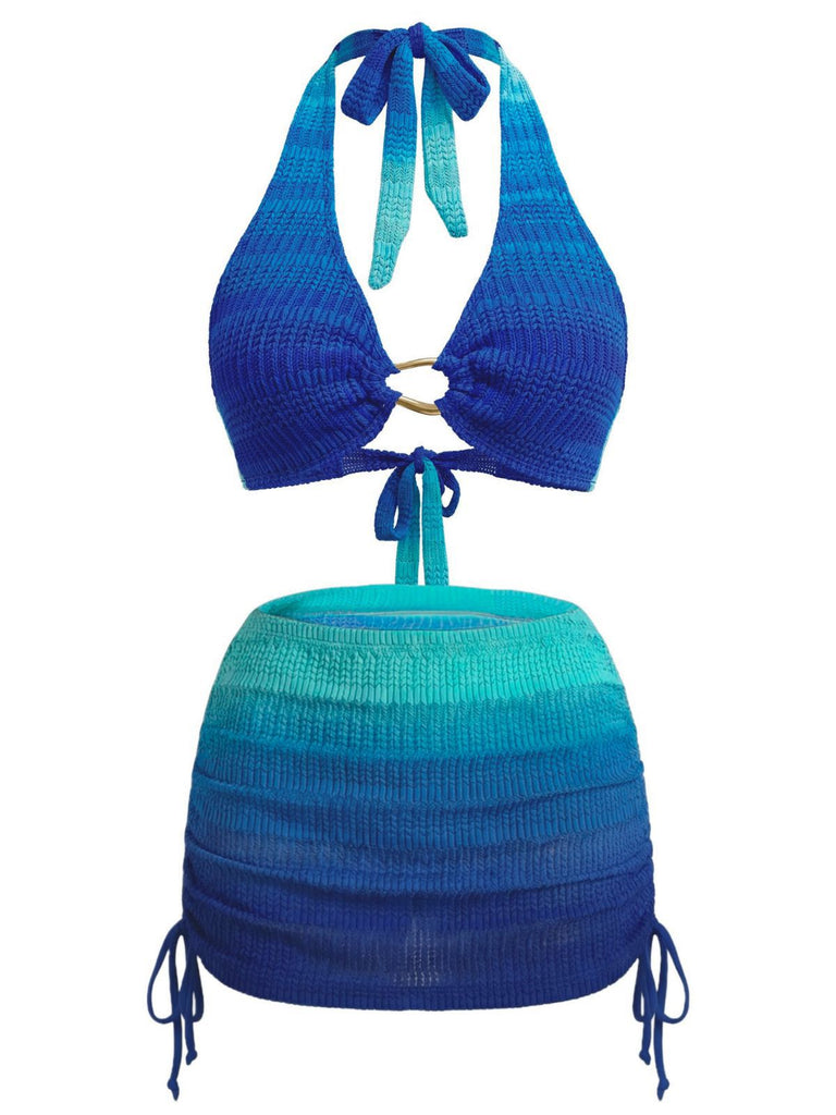 Blaues und grünes Bikini-Set auf weißem Hintergrund