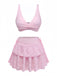 Rosa zweiteiliger Badeanzug mit Oberteil und Rock auf weißem Hintergrund