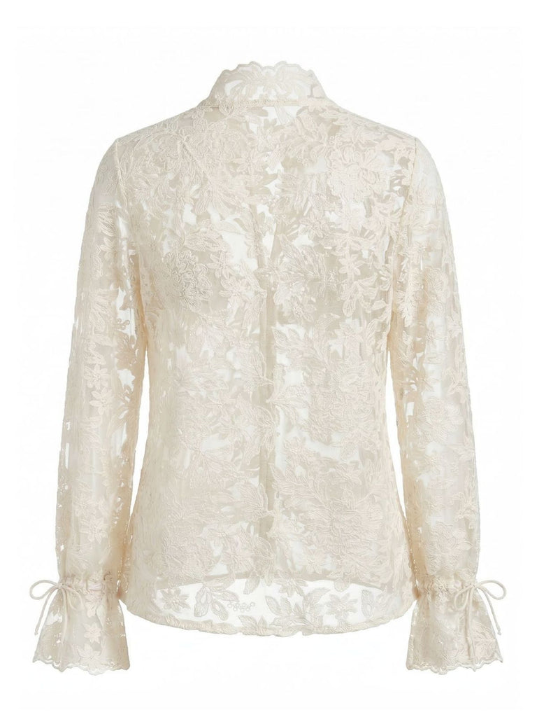 Beige Bluse mit Spitzenausschnitt im Stil der 1960er Jahre – Vintage-Mode, Retro-Stil