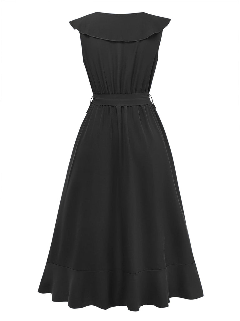 Schwarzes Kleid mit breitem Kragen auf weißem Hintergrund