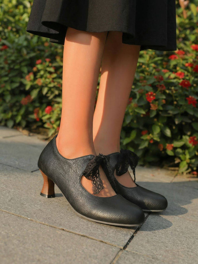 Retro Stage Vintage-Mary-Jane-Pumps mit zarter Spitzenschleife für elegante Anlässe.