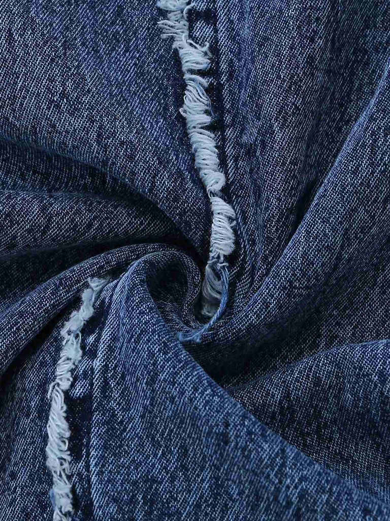 Weite, blaue Denim-Latzhose aus den 1970er-Jahren mit ausgefransten Kanten für einen klassischen, retro-inspirierten Streetwear-Look