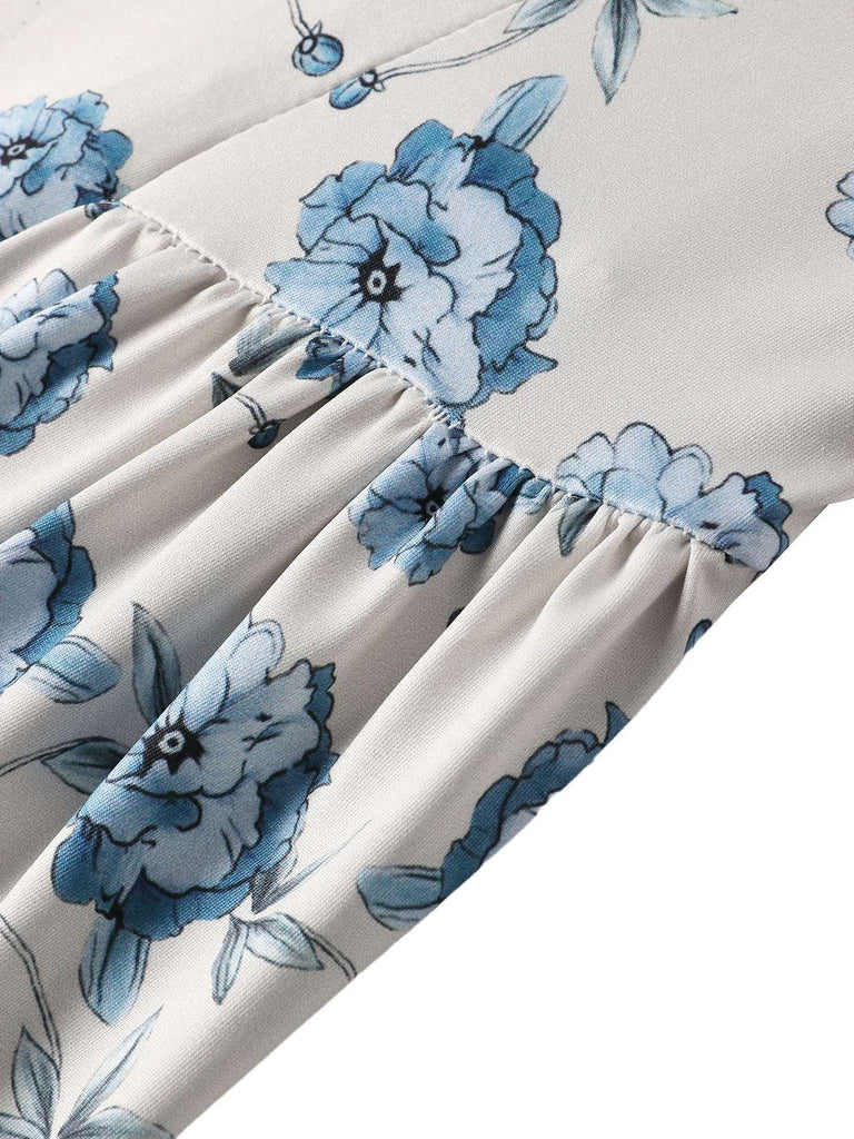 Nahaufnahme eines Stoffes mit blauem Blumenmuster auf weißem Hintergrund