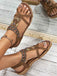 Flache Sandalen im Boho-Stil mit Perlenstickerei in Schmetterlings- und Herzform sowie Strassverzierungen – perfekt für gemütliche Sommerspaziergänge oder elegante Strandoutfits.