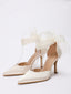 Cremeweiße Vintage Pumps mit Satinband und spitzer Zehenpartie