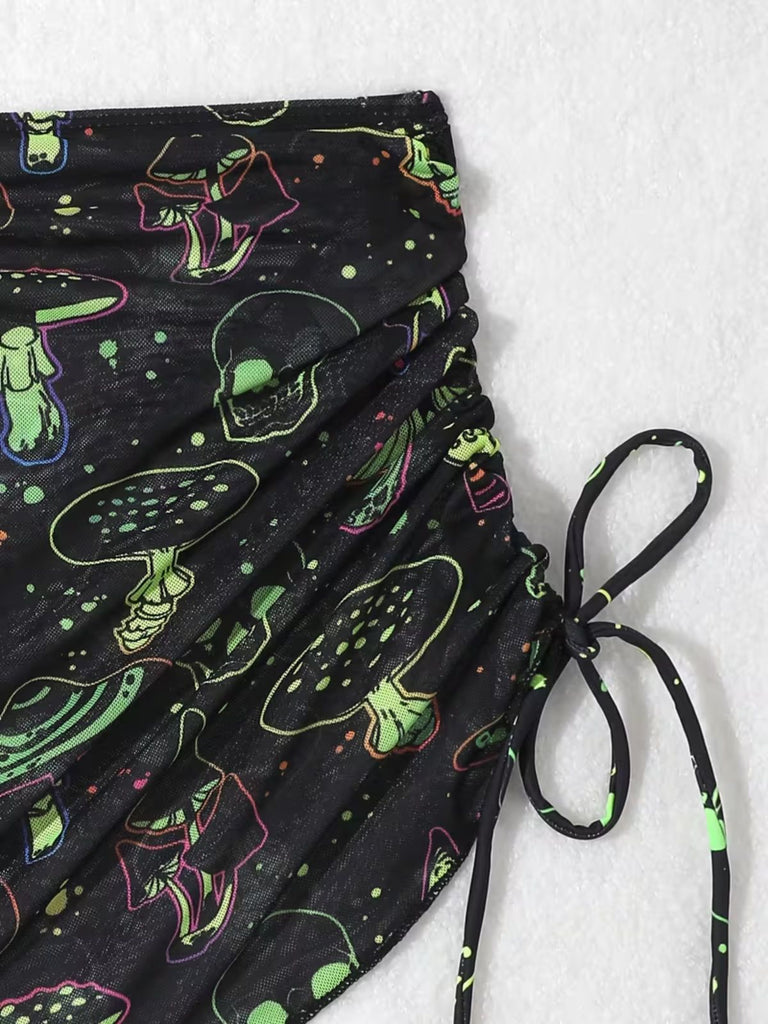 Grünes 60er Netz-Bikini-Set mit Neckholder und Totenkopf
