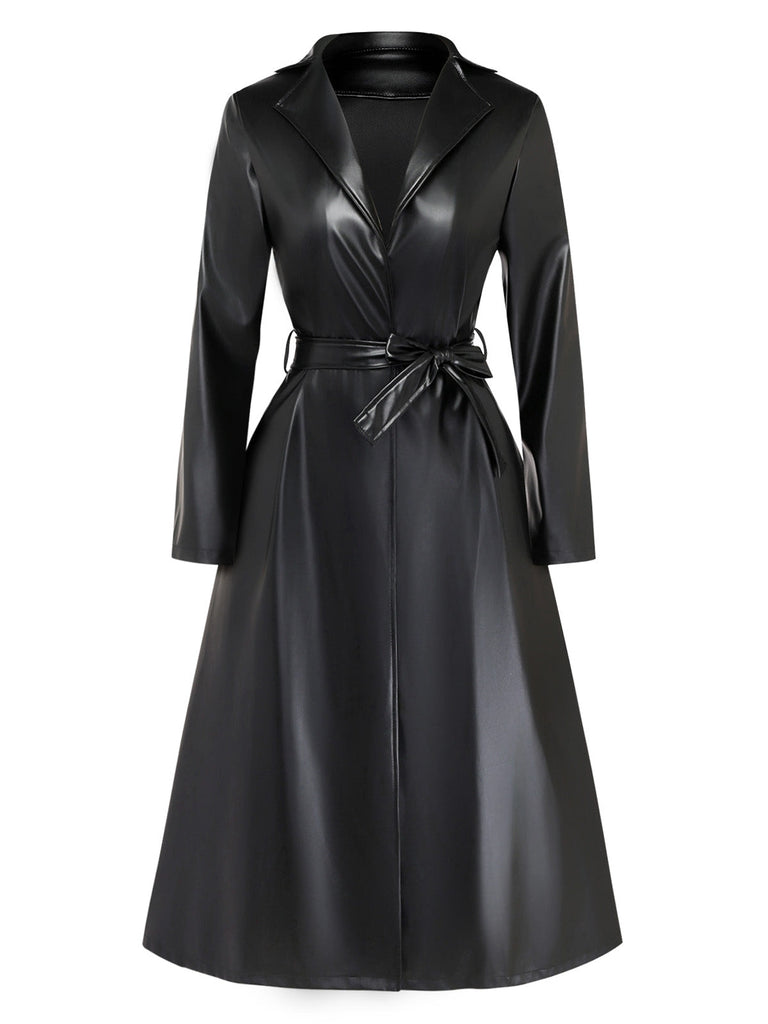 Schwarzer 60er Kunstleder-Trenchcoat mit Gürtel