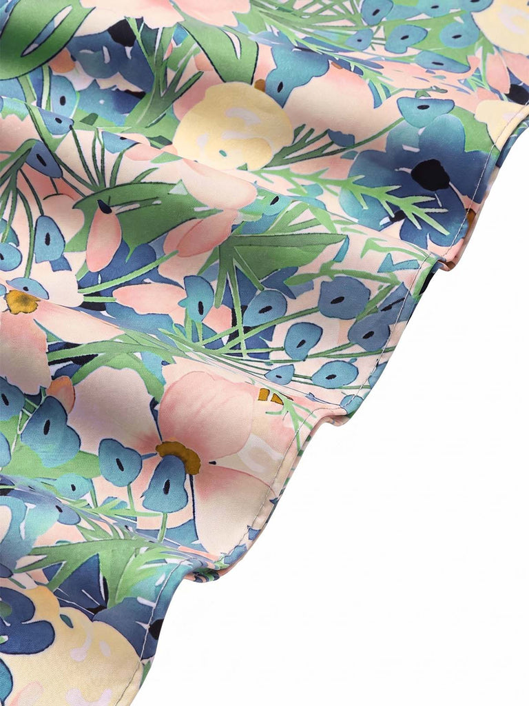 Hellblaues 50er Kleid mit Blumen und Kerbe