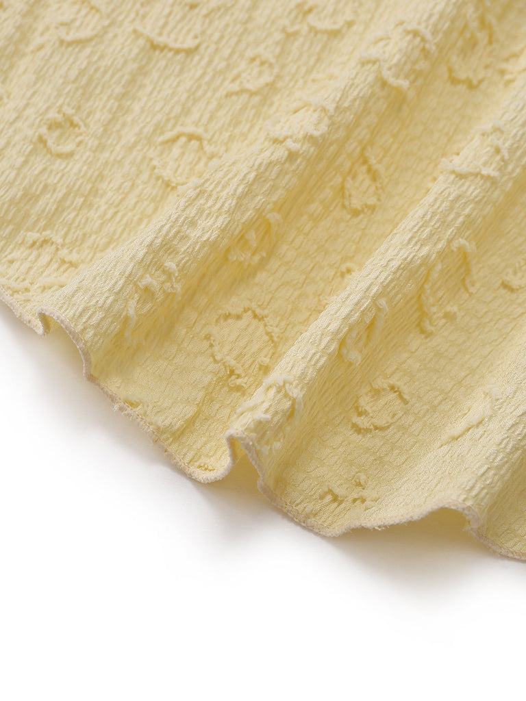 Hellgelbes Tankini-Set im Stil der 1950er Jahre mit strukturiertem Blumenmuster, Neckholder und tiefem V-Ausschnitt – Stoff-Nahaufnahme