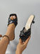 Sandalen mit Raffung und Kittenabsatz