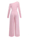 Rosa Jumpsuit mit Perlenverzierungen auf weißem Hintergrund