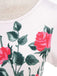Blumenmuster mit rosa Rosen und grünen Blättern auf weißem Hintergrund