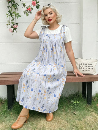 [Übergröße] Hellblaues 40er Kleid mit Blumen und Schürze