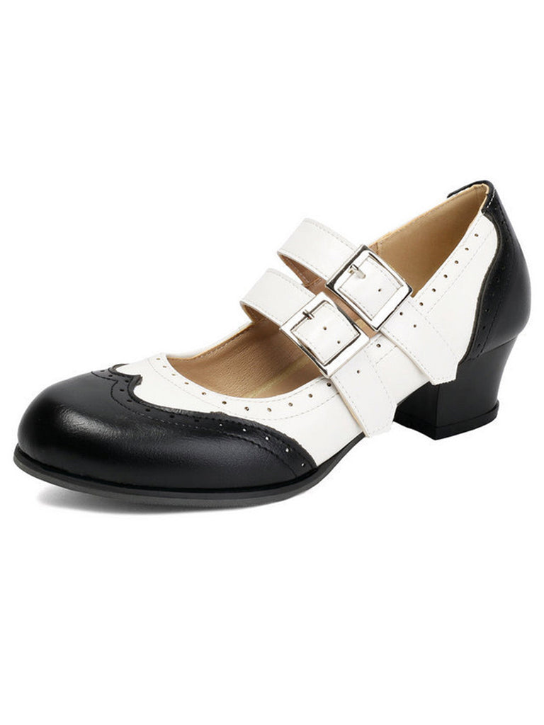 Schuhe mit Spitz und Schnalle