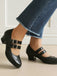 Schuhe mit Spitz und Schnalle