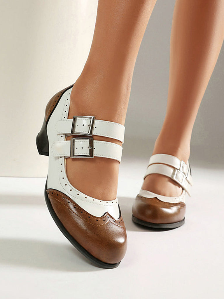Schuhe mit Spitz und Schnalle