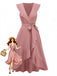 Rosa Kleid mit einer Frau, die einen Korb hält, vor weißem Hintergrund