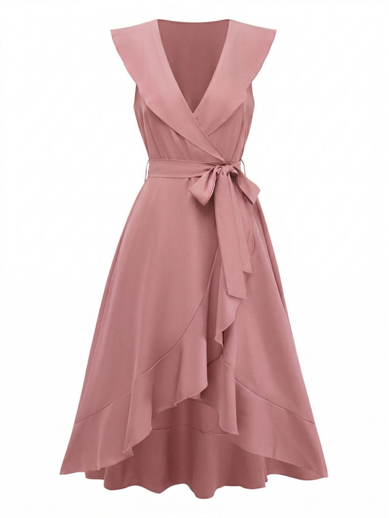 Rosa Kleid mit Schleifendetail auf weißem Hintergrund