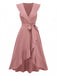 Rosa Kleid mit Schleifendetail auf weißem Hintergrund