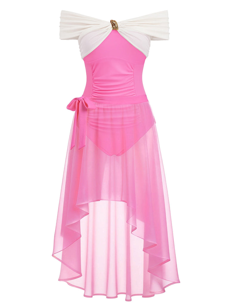Ein pink-weißes Badekleid im Vintage-Stil mit schulterfreien Ärmeln, herzförmigem Ausschnitt und einem asymmetrischen pinkfarbenen Netzrock mit Schleifendetail an der Taille.