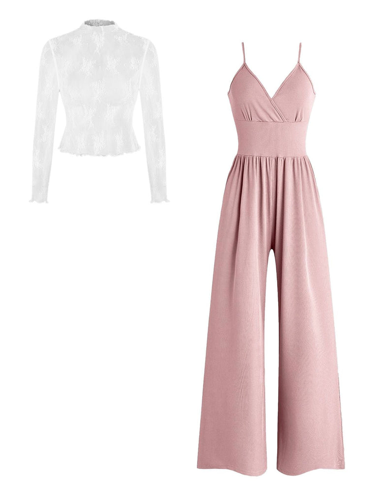 Eine zartrosa Variante des hochgeschlossenen Spitzentops und des dazu passenden Jumpsuits mit weitem Bein.