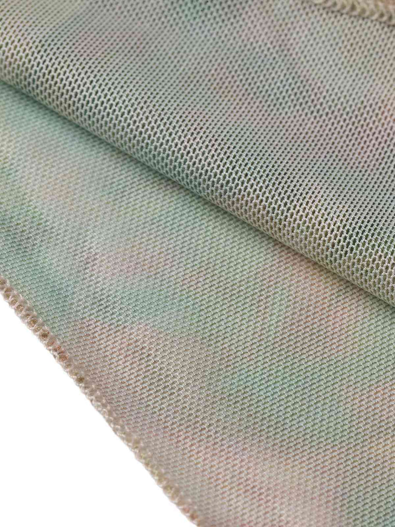 Kleid aus den 1930er Jahren mit Rosenmuster, Fischgrätmuster, Raffungen und Schlitz