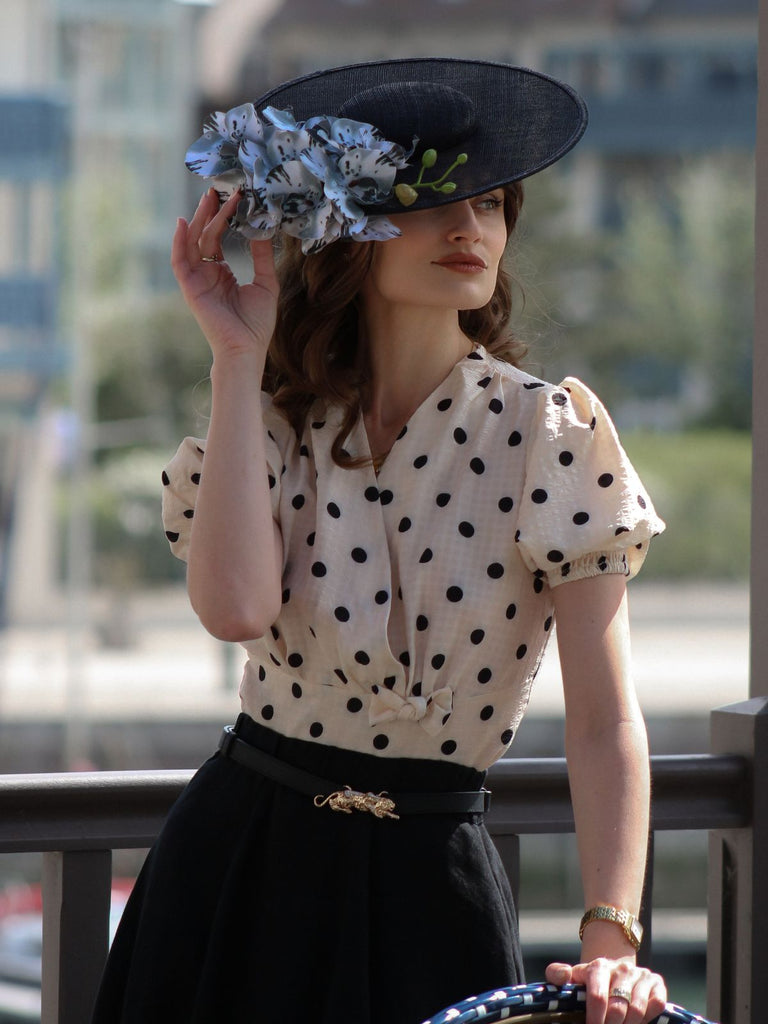 [Vorverkauf] Beige 1940er Tupfen Bogen V-Ausschnitt Bluse