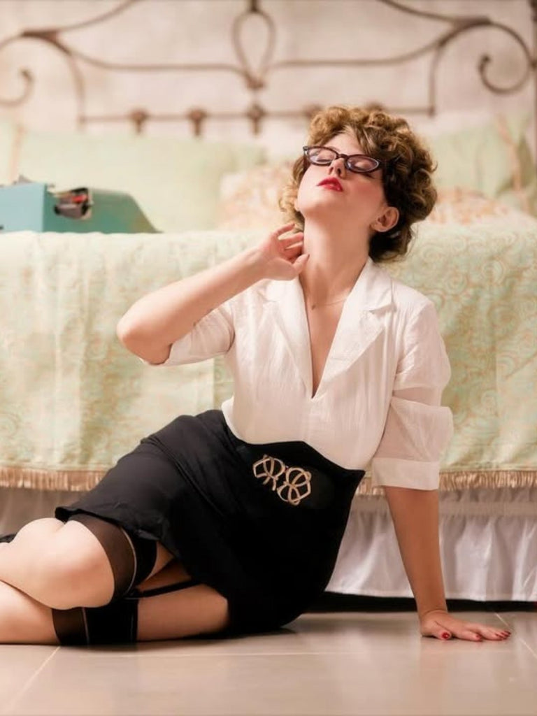 Weiß & Schwarz 1960er Kerbkragen Gerüschtes Enges Kleid