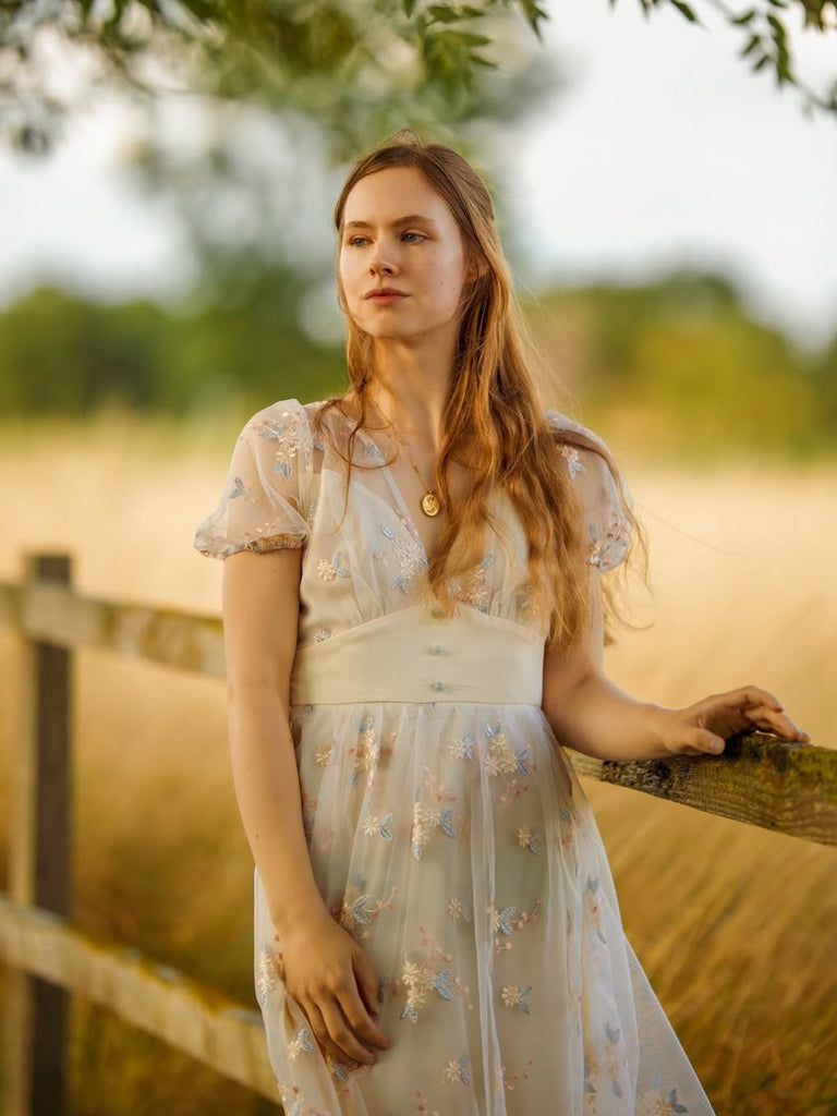 Weiß 1950er Tief V-Ausschnitt Besticktes Blumen Kleid
