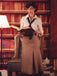 Evelyn Carnahan Outfit Khaki 1930er Streifen Revers Abnehmbare Krawatte Kleid