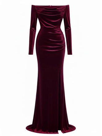 Weinrotes 30er schulterfreies Samtkleid mit Raffung und Seitenschlitz