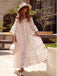 70er Boho-Kleid mit schulterfreiem Design, Spitze und Stufenrock in Weiß
