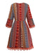 Kurzes, mehrfarbiges Kleid mit V-Ausschnitt im Stil der 1970er Jahre.