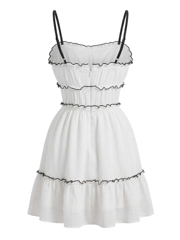 60er Minikleid mit Spaghettiträgern, Rüschen und Struktur in Weiß