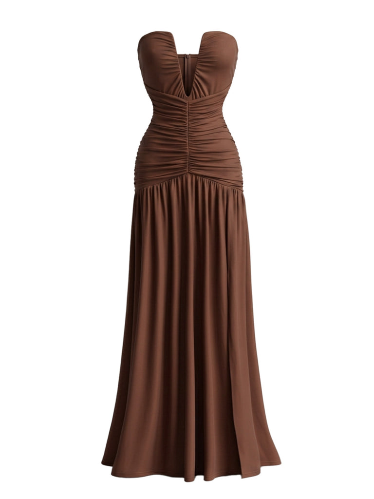 Trägerloses 70er Maxikleid mit tiefem V-Ausschnitt, Raffung und hohem Schlitz