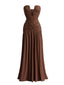Trägerloses 70er Maxikleid mit tiefem V-Ausschnitt, Raffung und hohem Schlitz