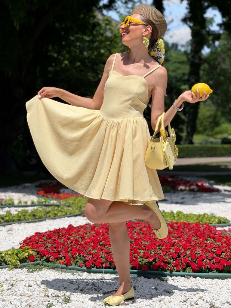 Gelbes 50er Swingkleid mit Struktur und Herz-Ausschnitt