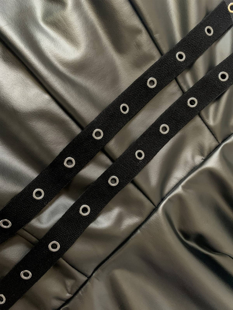 Schwarzes 50er ärmelloses Kleid mit Kunstleder und Taillierung
