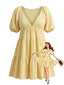 Gelbes 50er Babydoll-Kleid mit V-Ausschnitt und Puffärmeln