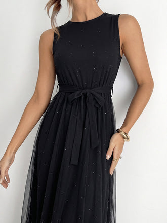 Schwarzes 50er ärmelloses Kleid mit Mesh und Pailletten