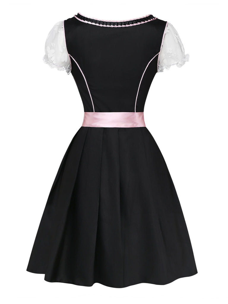 50er Kleid mit Eckiger Ausschnitt und Blumen