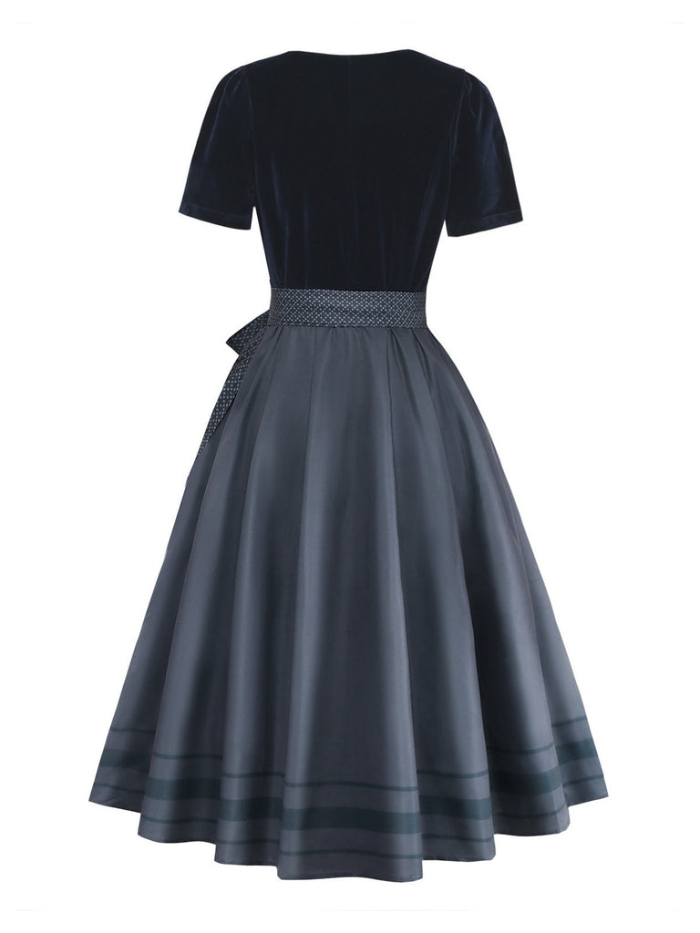 Blaues 50er Oktoberfest-Dirndl-Set mit Samt-Patchwork und Polka-Dot-Schürze