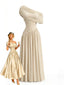 70er Kleid mit One-Shoulder und Drapierung