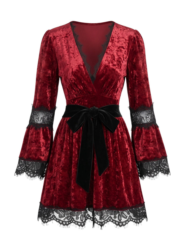 Rotes 70er Gothic-Kleid mit Spitzenbesatz und tiefem V-Ausschnitt